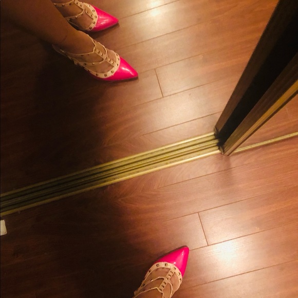 Neon pink heels. Valentino’s style shoes. - Picture 6 of 8